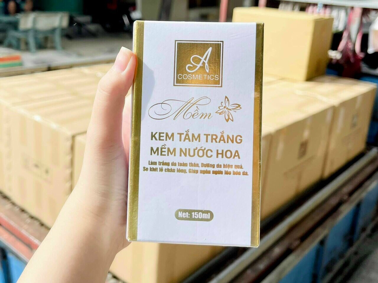 Kem Tắm Trắng Mềm Nước Hoa Acosmetics