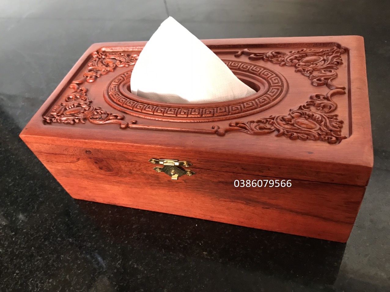 [HCM]Hộp đựng khăn giấy bằng gỗ Hương cao cấp trạm khắc hoa văn Lan Tây