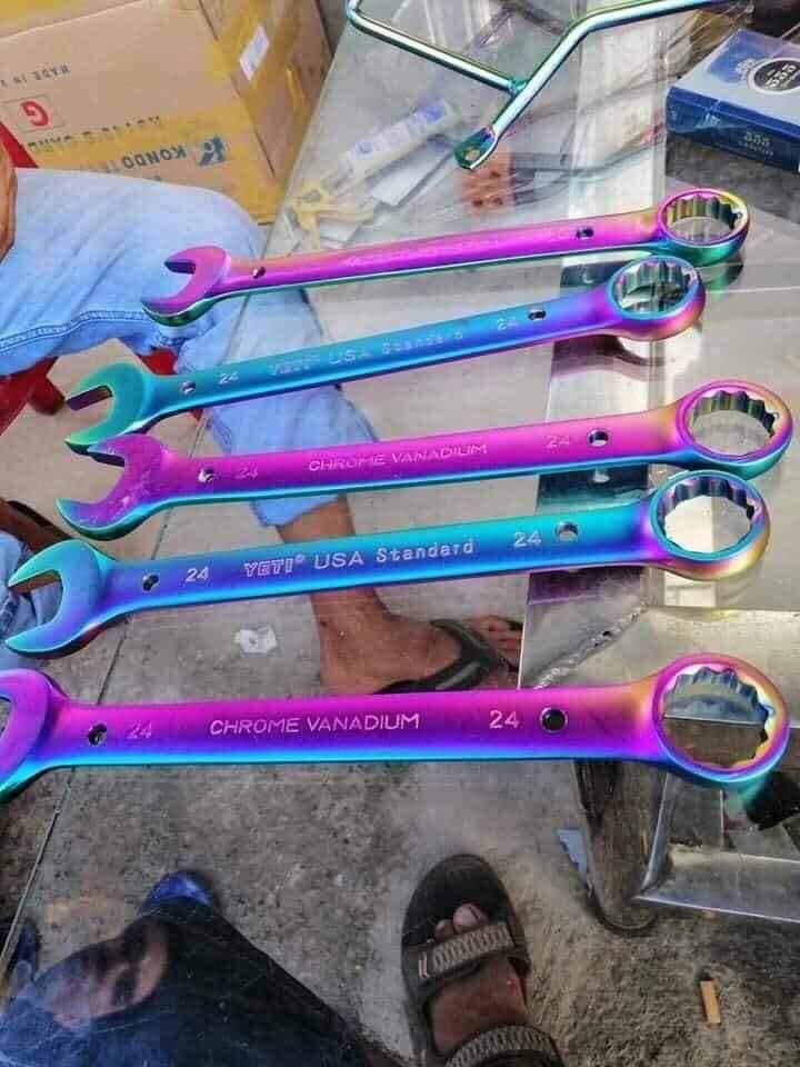 Ốp pô/Che pô/ Vĩ pô kiểu Mỏ-lết màu Titan Vario 2017-2022 và Ab 2016-2019.