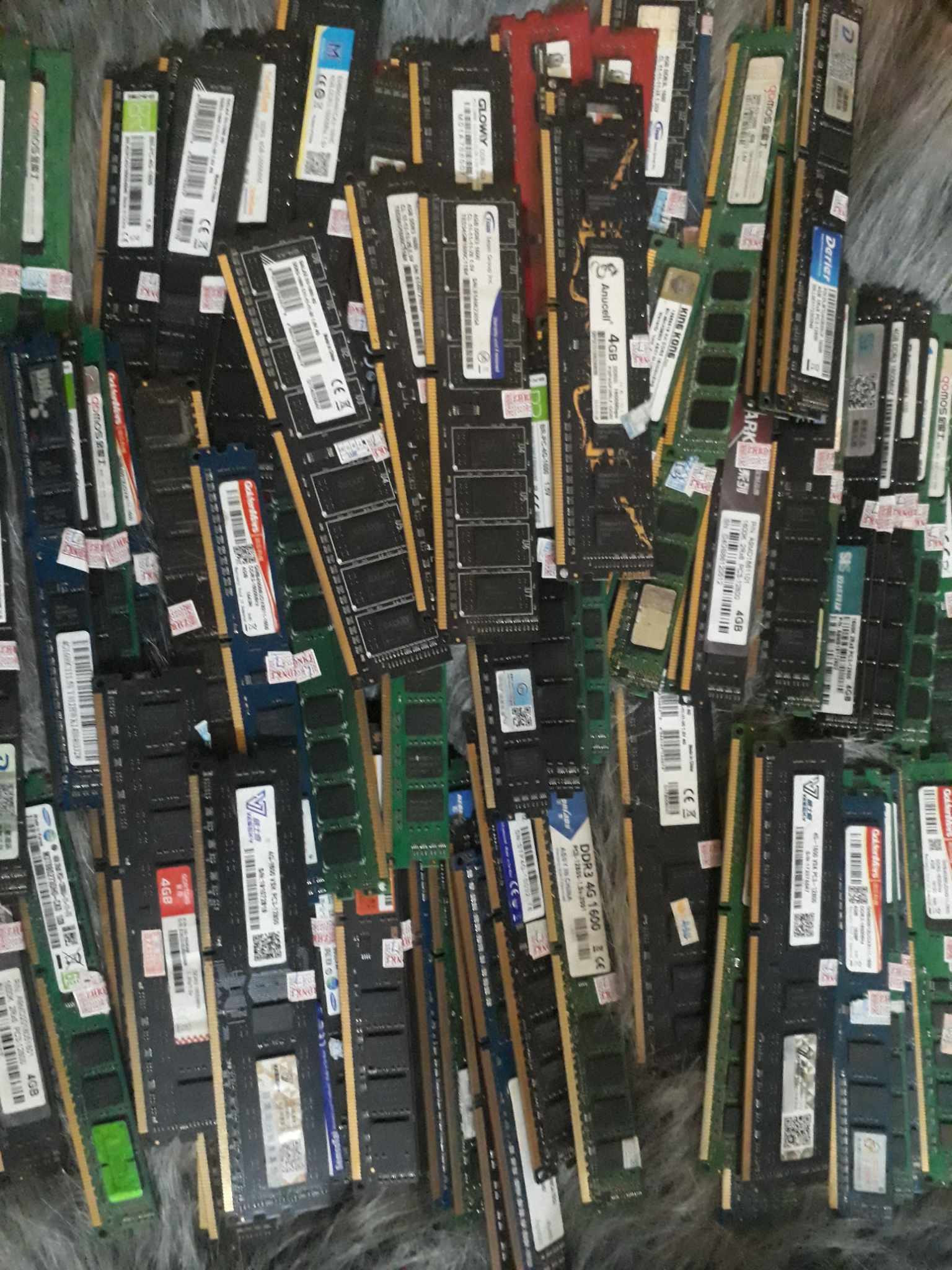Ram ddr3 4gb bus 1600. bảo hành 1 tháng