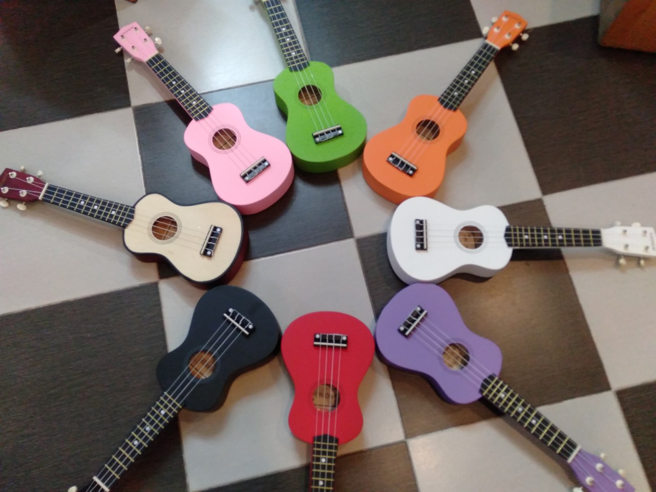 Đàn ukulele full gỗ sơn màu andrew mtu-212 soprano concert cần gỗ- tặng kèm pick gảy