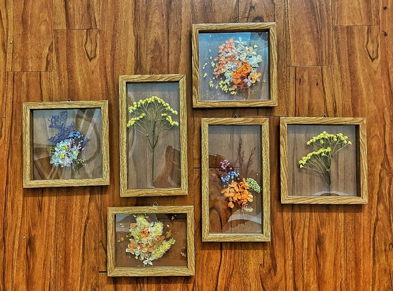 khung ảnh trong suốt 2 lớp mica sát nhau , nhiều cỡ,nhận làm theo size khách, chưa trang trí