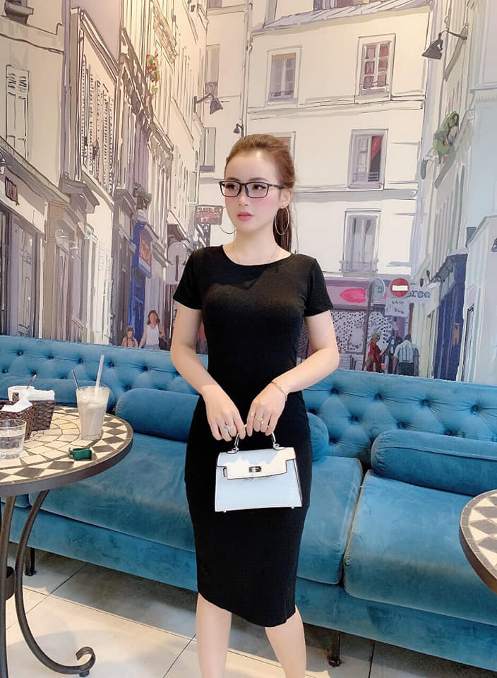 Váy body cổ tròn