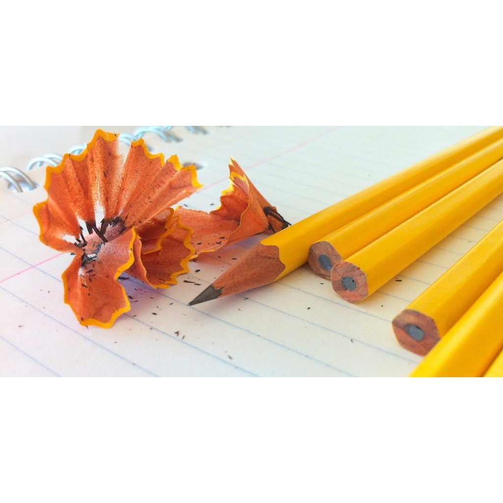 Bút chì Yellow 134 Staedtler, có độ đậm màu chì 2B, độ đậm hoàn hảo cho nét chì lâu phai trên giấy, không nhoè