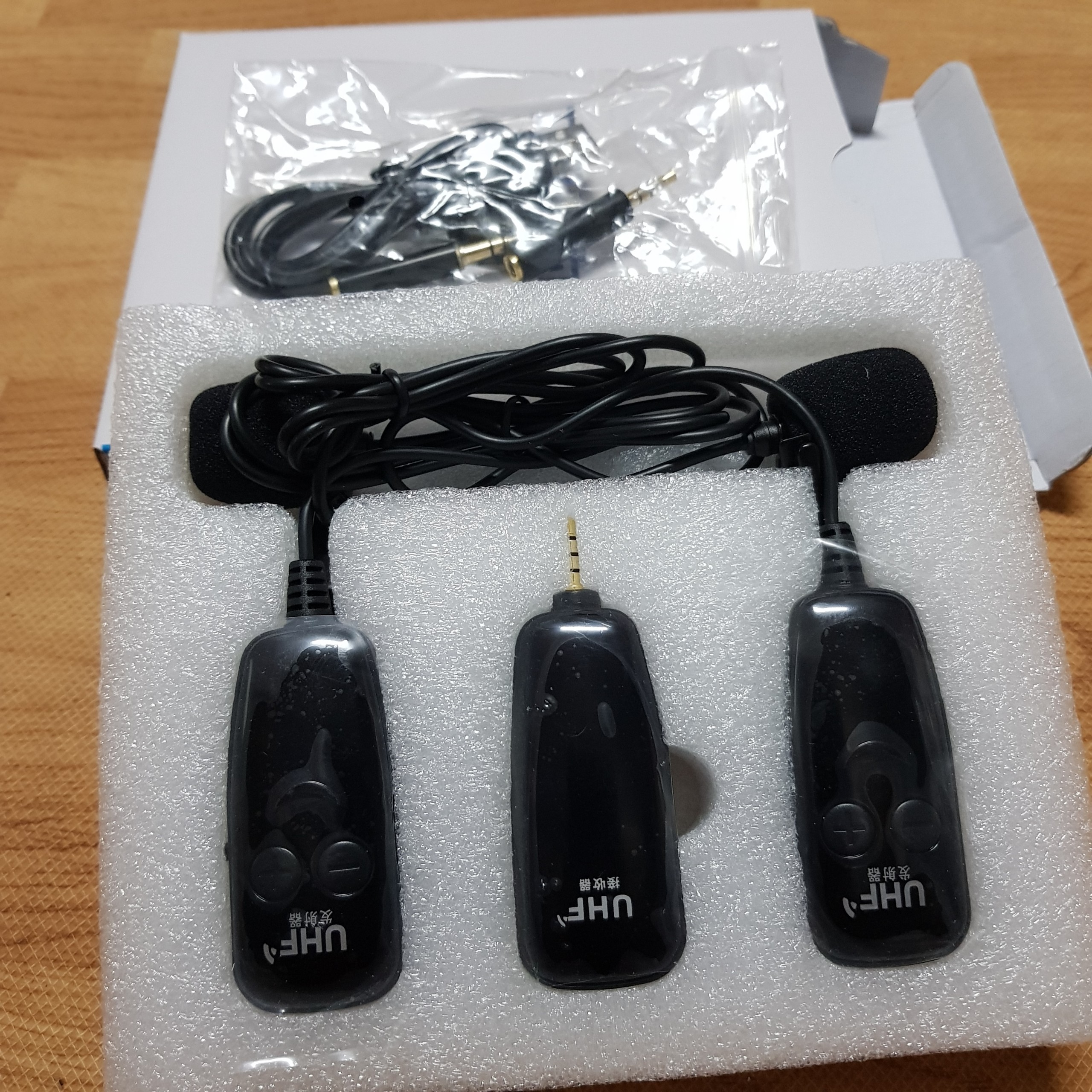 Micro không dây cài áo đôi Z212