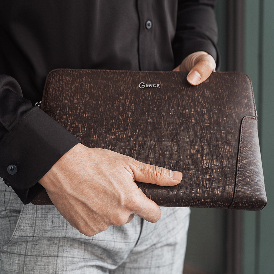 Clutch cầm tay gence da bò saffiano chà nâu ck11 khóa số