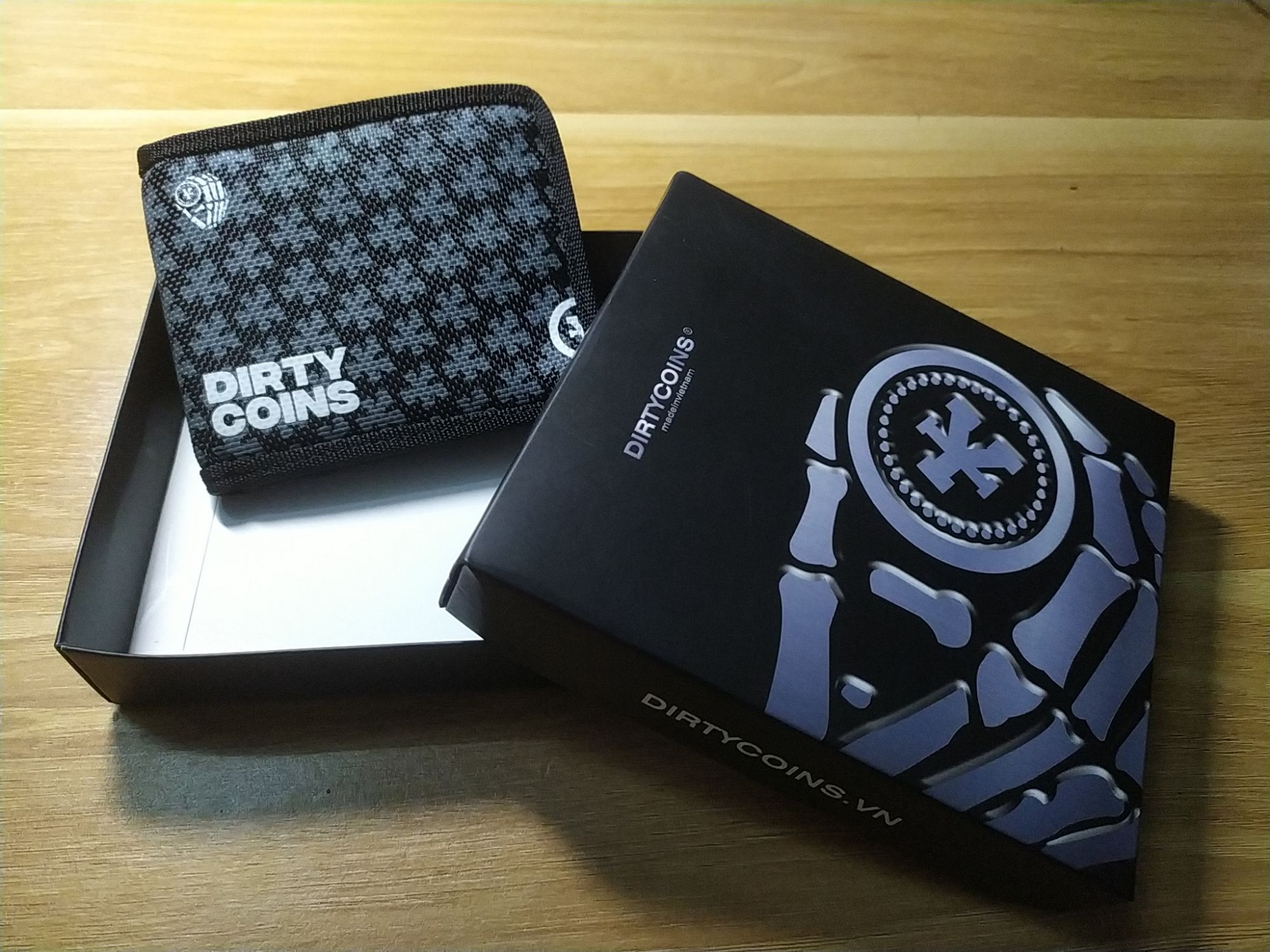 Ví ngắn đen Dirty coins