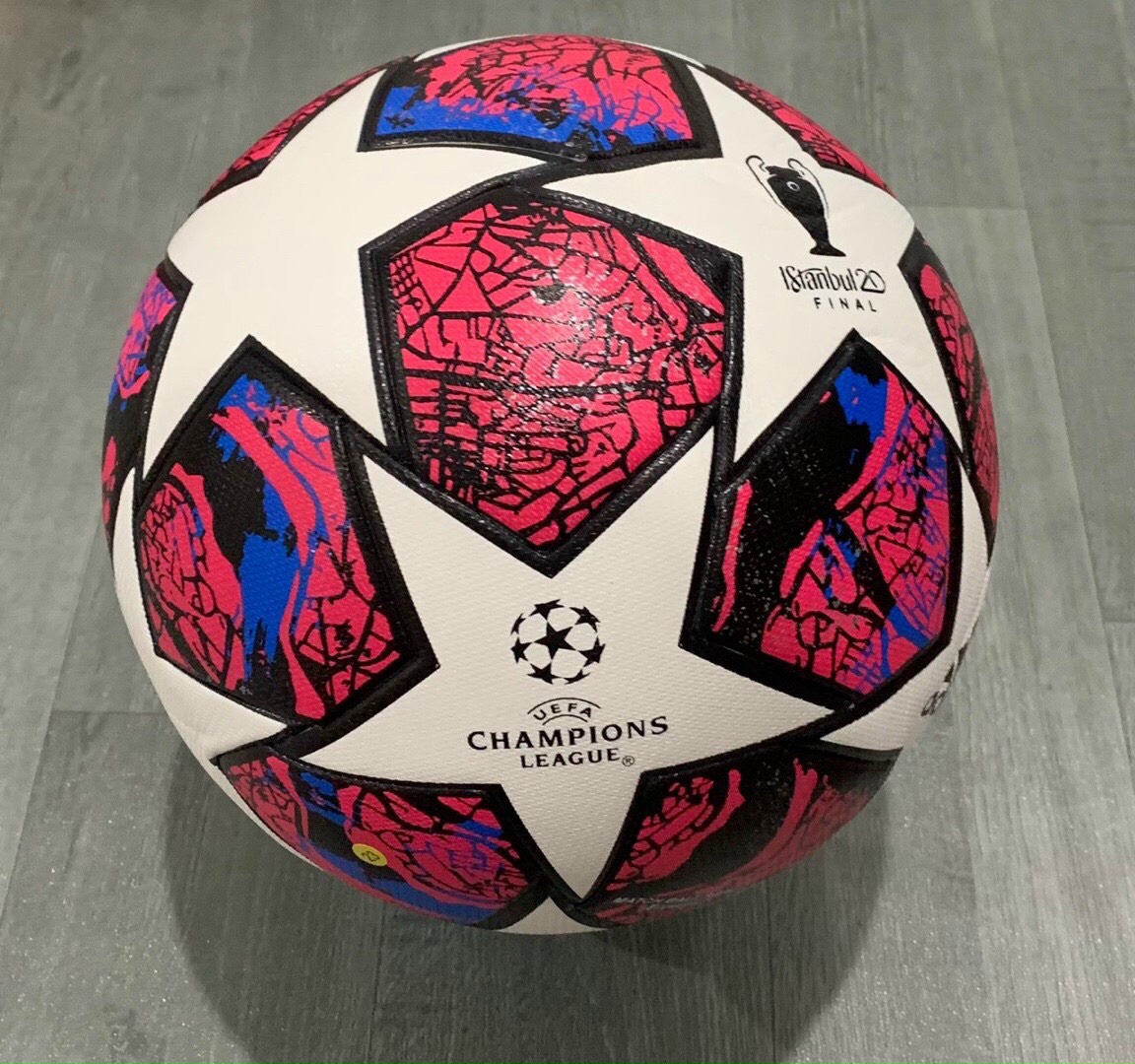 Quả bóng đá đúc chuyên nghiệp Cup C1 mùa 2020 size 5