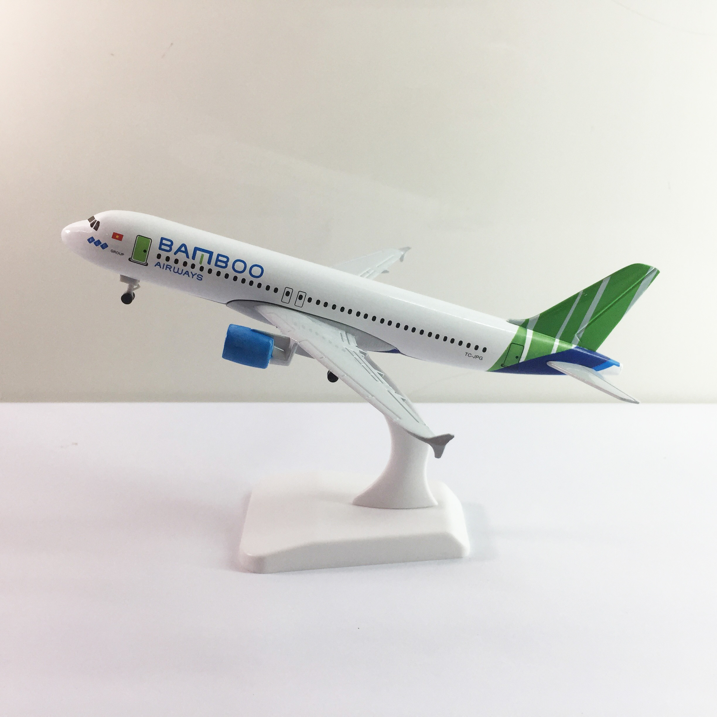 Mô hình máy bay kim loại hàng không Tre Việt BB Airways 20cm dòng A320 món quà tặng mô hình tĩnh die-cast trưng bày bàn làm việc, kệ ti-vi, giá sách