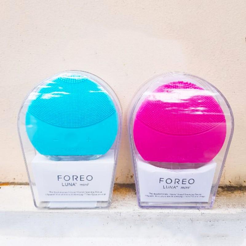Máy massage làm sạch da mặt - May rua mat lam sach da - Máy rửa mặt cầm tay bằng silicone Foreo cao cấp.