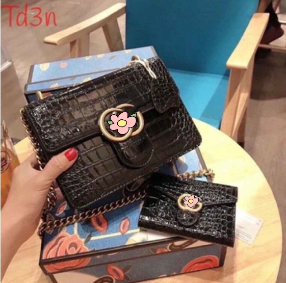 Túi xách combo 2 sản phẩm ví + túi da vân màu đen t051