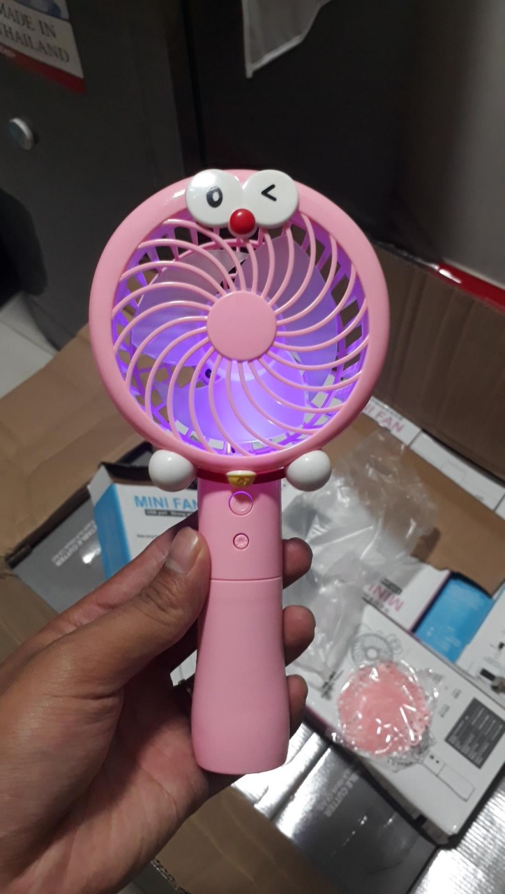 Quạt cầm tay Kitty pin liền có đèn led mẫu mới loại tốt