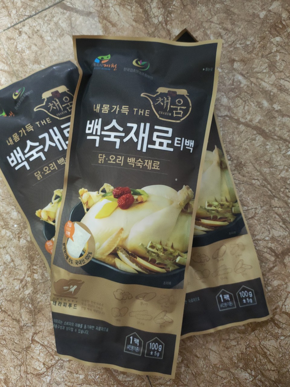 Rễ hồng sâm khô hầm gà hàn quốc 100gr