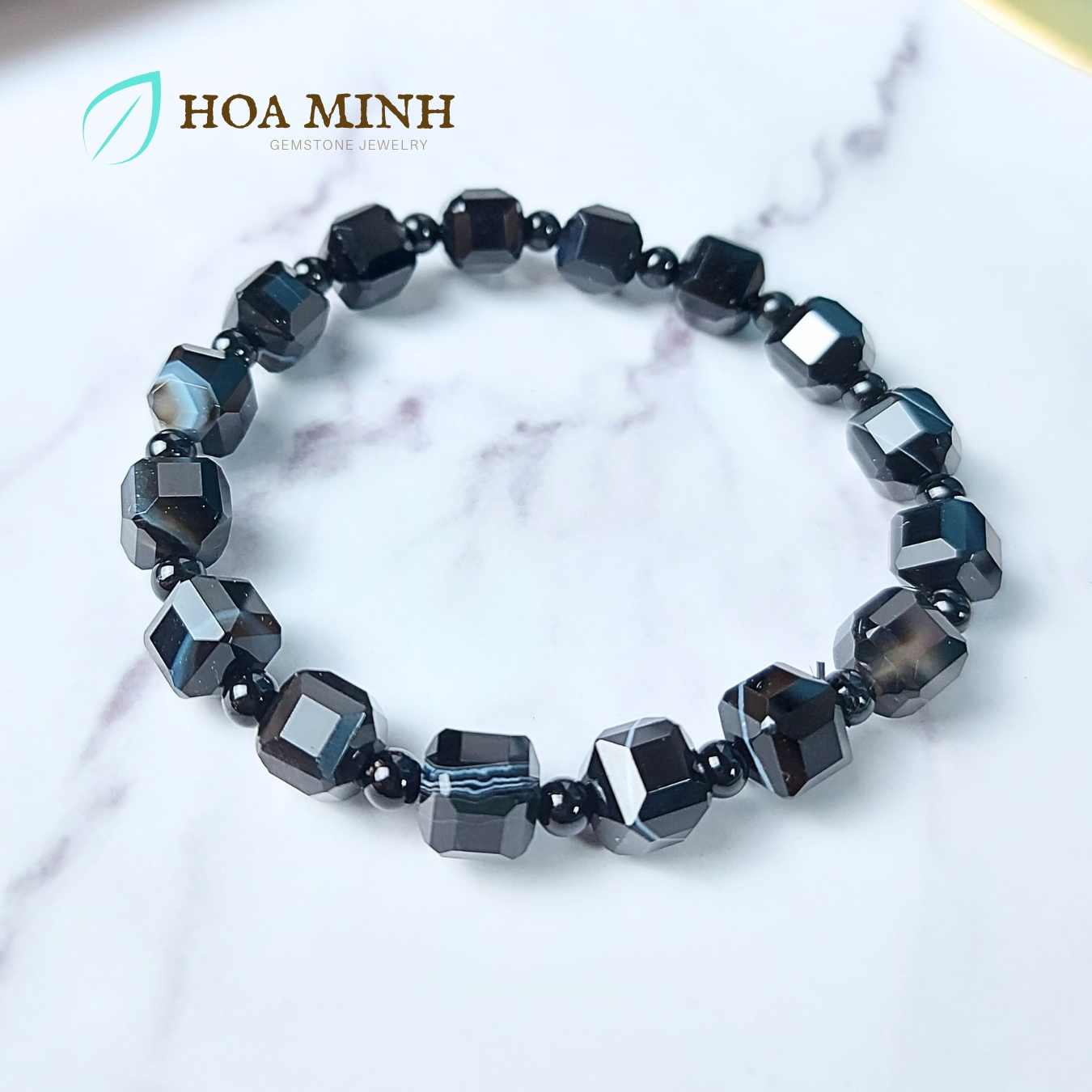  Vòng tay phong thủy đá Mã Não đen size 8.4 li hạt vuông cắt giác phối viên tròn phong cách sang trọng điềm tĩnh | Hoa Minh Gem 