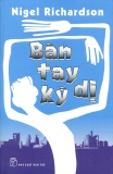 Bàn Tay Kỳ Dị - Nguyễn Tuệ Đan và Nigel Richardson