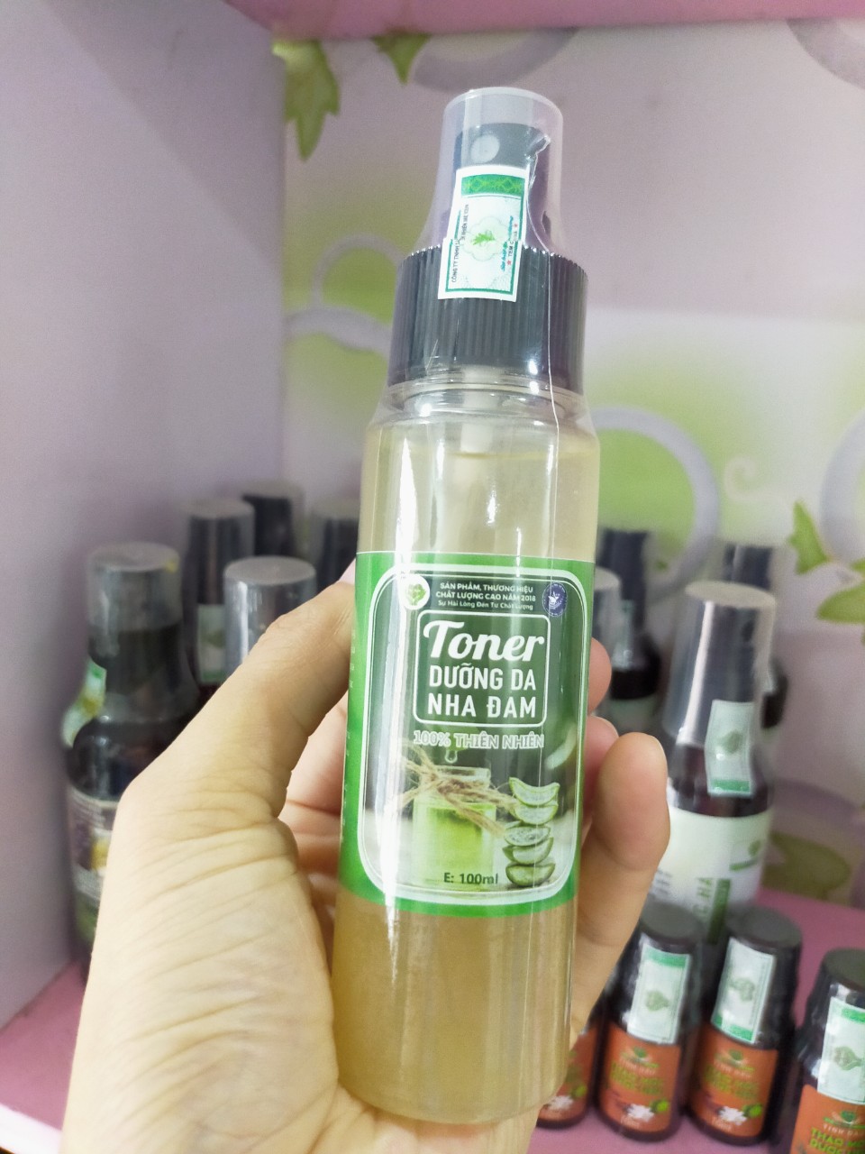 Toner dưỡng da nha đam mẹ ken