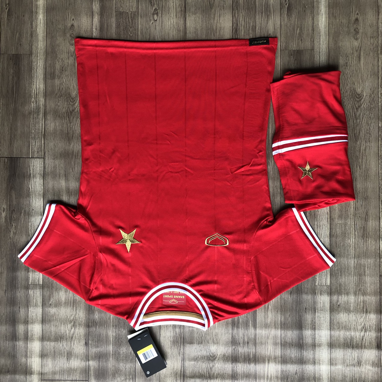 Áo Cổ Vũ-Quần Áo Cổ Vũ Đội Tuyển Việt NAm -Đỏ-Chất Vải Polyester Gai Thái Cao Cấp