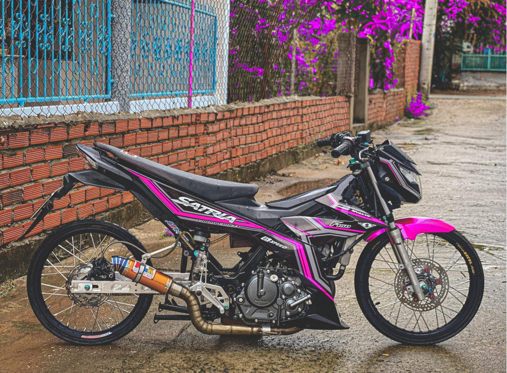 Tem Rời Satria mẫu sọc màu đen hồng xám trắng