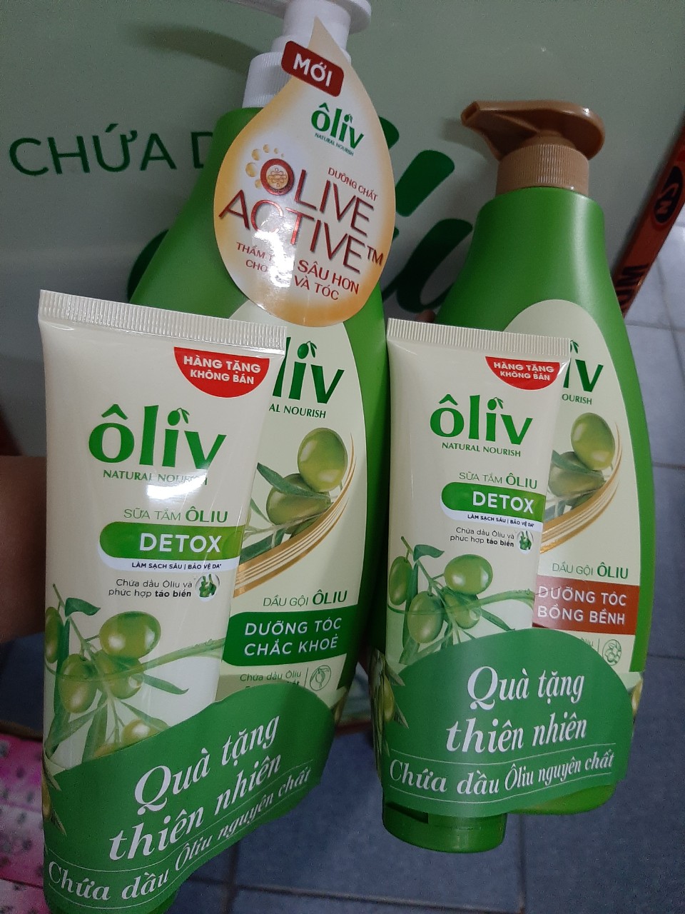 Dầu Gội Ôliv Natural Nourish Dưỡng Tóc Bồng Bềnh 650ml