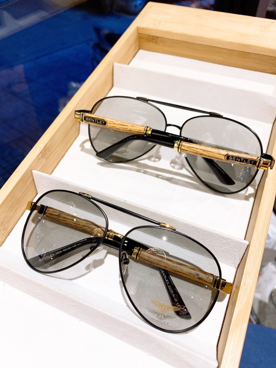 ( FULLBOX) KÍNH NAM  ĐỔI MÀU BEN.T.LEY GỌNG GỔ KIỂU DÁNG ĐỘC LẠ -CAO CẤP