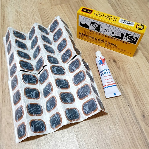 Hộp 48 Miếng Keo Dán Vá Ruột Xe Đạp Tặng 1 miếng chà nhám