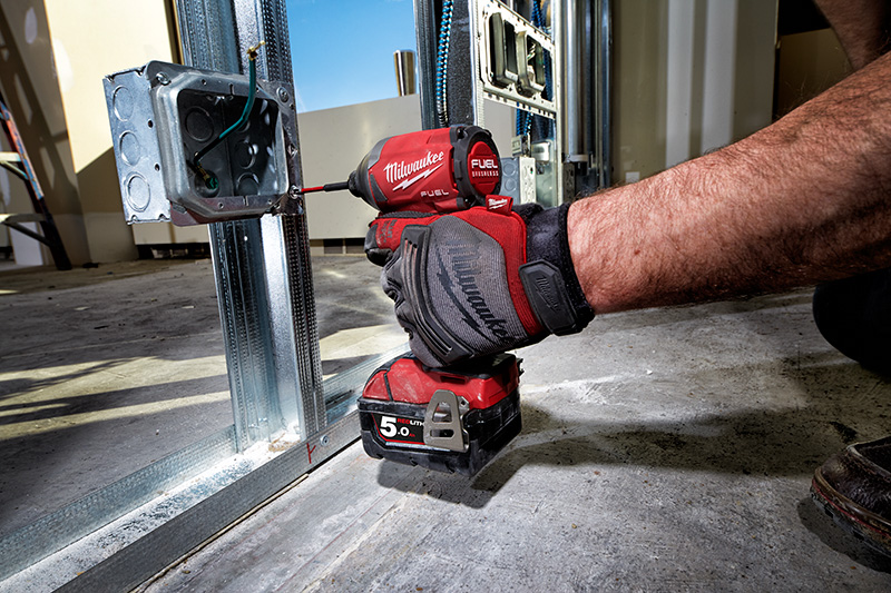 Máy vặn ốc vít milwaukee m18 fid2-0x