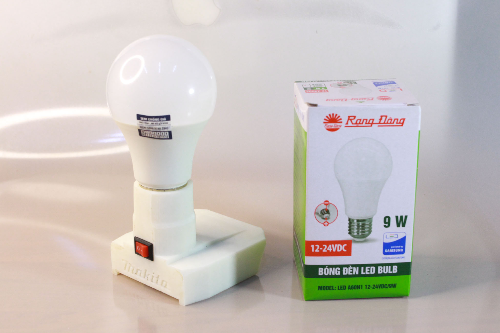 Đế đèn led thắp sáng dùng pin Makita 18v