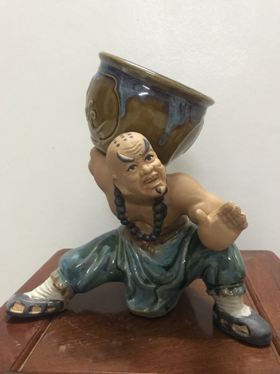 Chậu tượng Lỗ Trí Thâm cõng vò