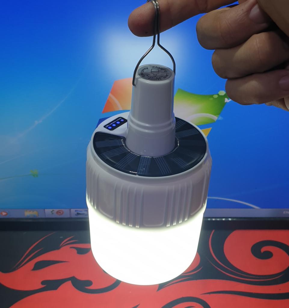 (Kèm remote) Bóng đèn led siêu sáng 5 chế độ tích điện năng lượng mặt trời, khả năng chống nước cao,tiết kiệm điện hiệu quả, có chế độ tự ngắt khi sạc đầy bằng điện