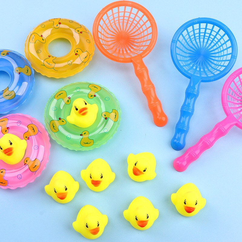 Set đồ chơi bồn tắm vịt kèm phao cho bé