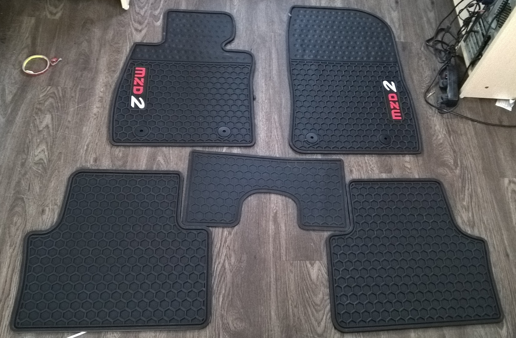 Thảm trải sàn trong xe Mazda 2