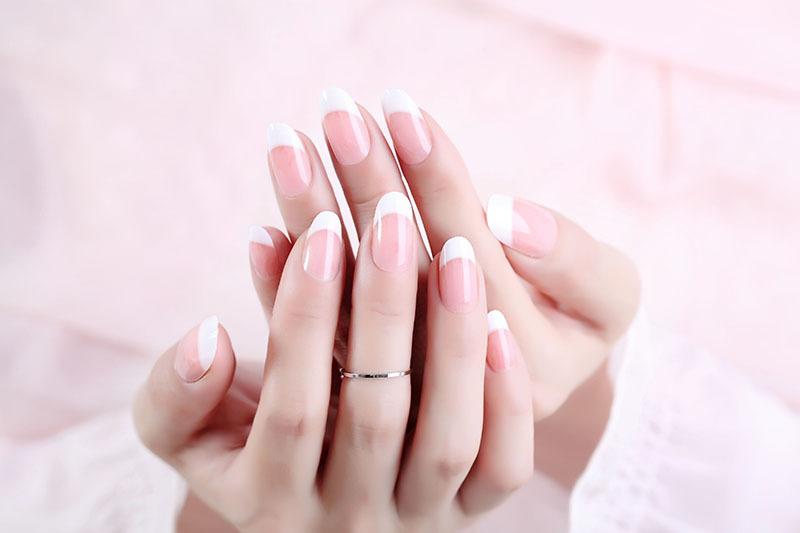 Bộ 24 móng tay giả viền trắng nhọn