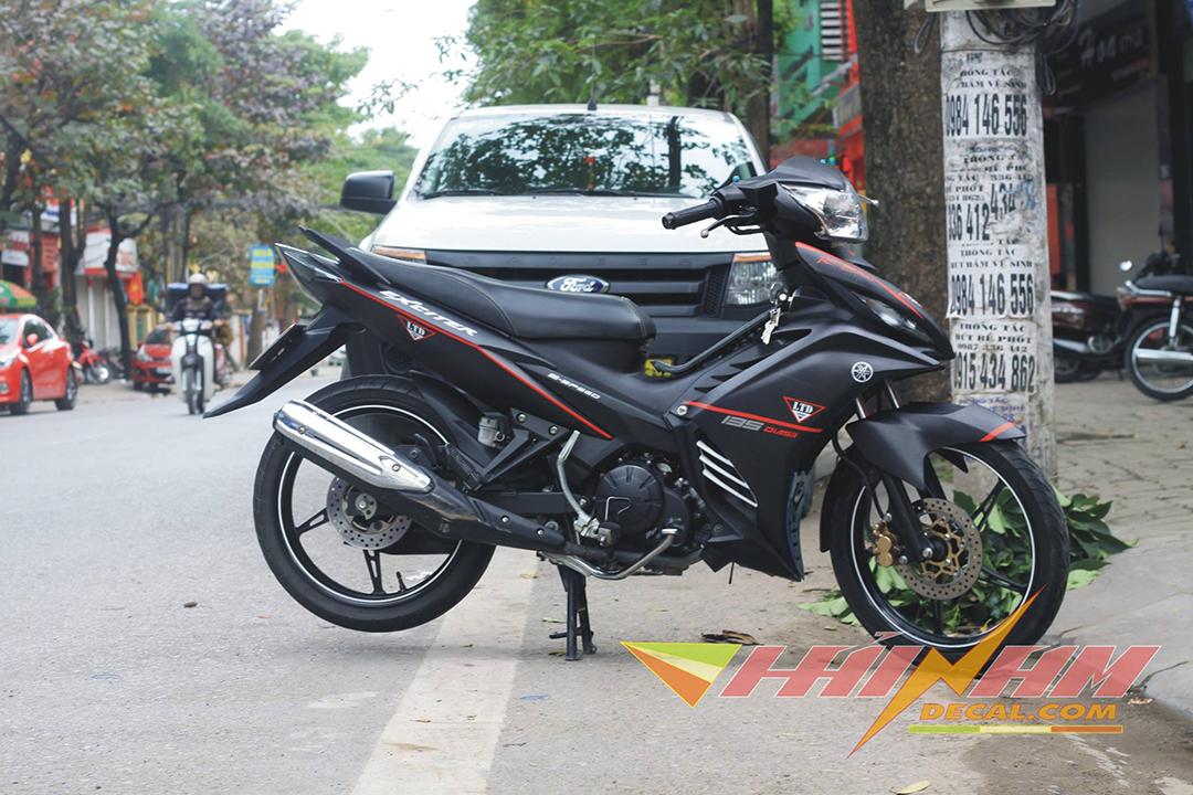 Tem Trùm Exciter 135 Đen Nhám Chỉ Đỏ