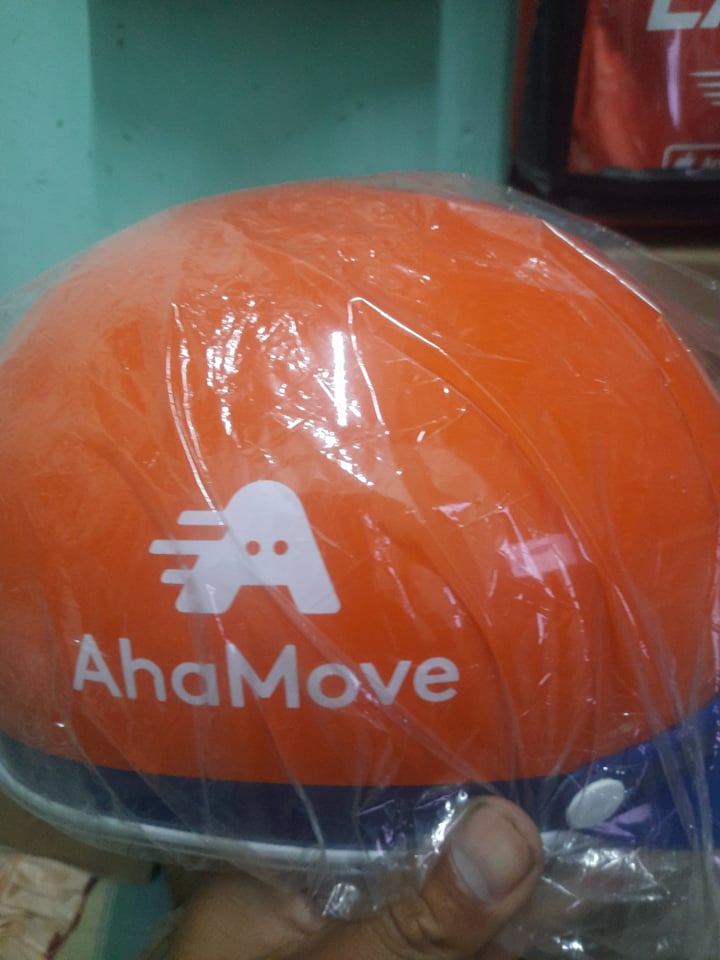 Nón bảo hiểm ahamove xịn xò