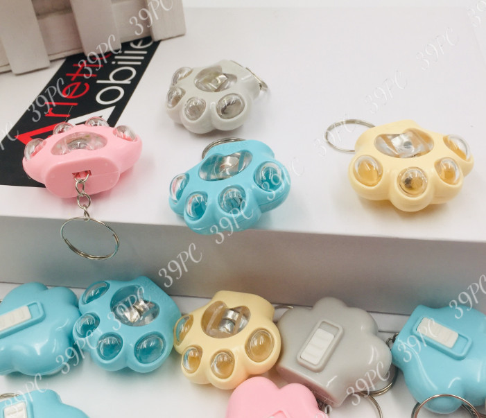 Móc khóa Bàn Chân Mèo Phát Sáng Cực Cute