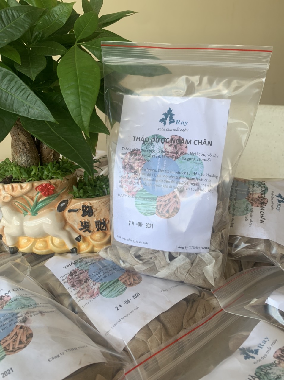 Thảo dược ngâm chân cho spa với nhiều vị thảo dược hảo hạng, khử mùi hôi chân, lưu thông khí huyết, giúp ăn ngon ngủ khỏe - thảo dược ngâm chân thải độc - thảo dược ngâm chân spa