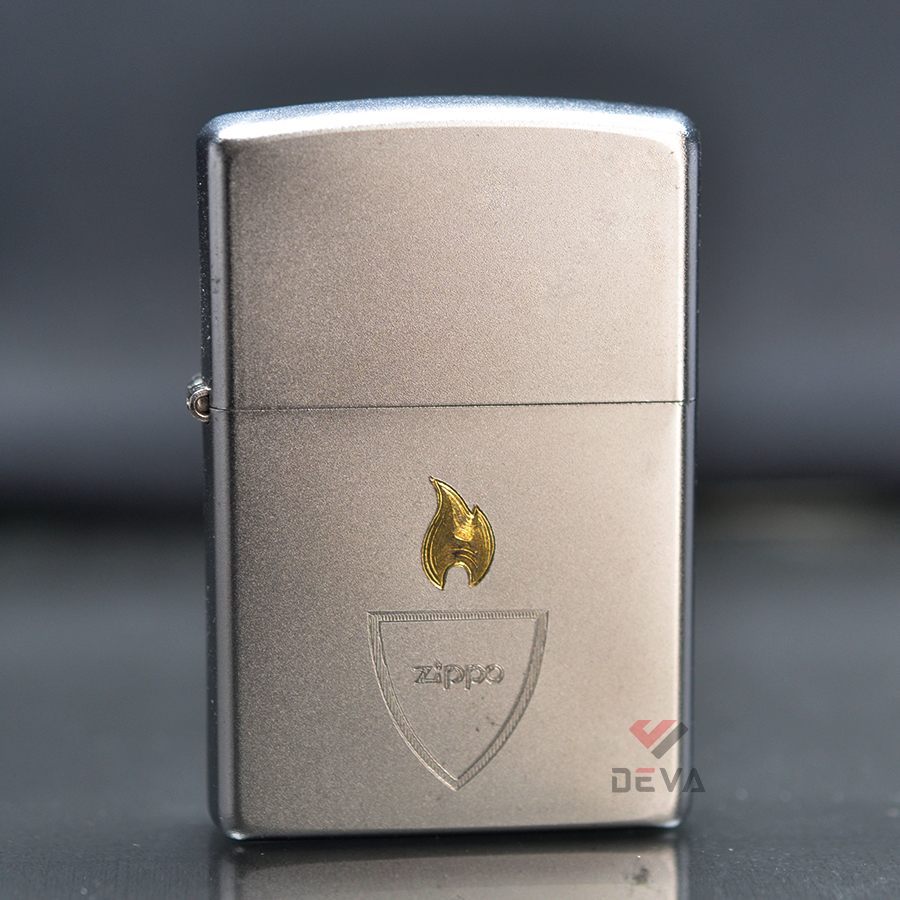 Bật lửa Zippo khắc khiên và hình ngọn lửa ZK71 - Zippo chuẩn đúng nơi bạn mua DEVA