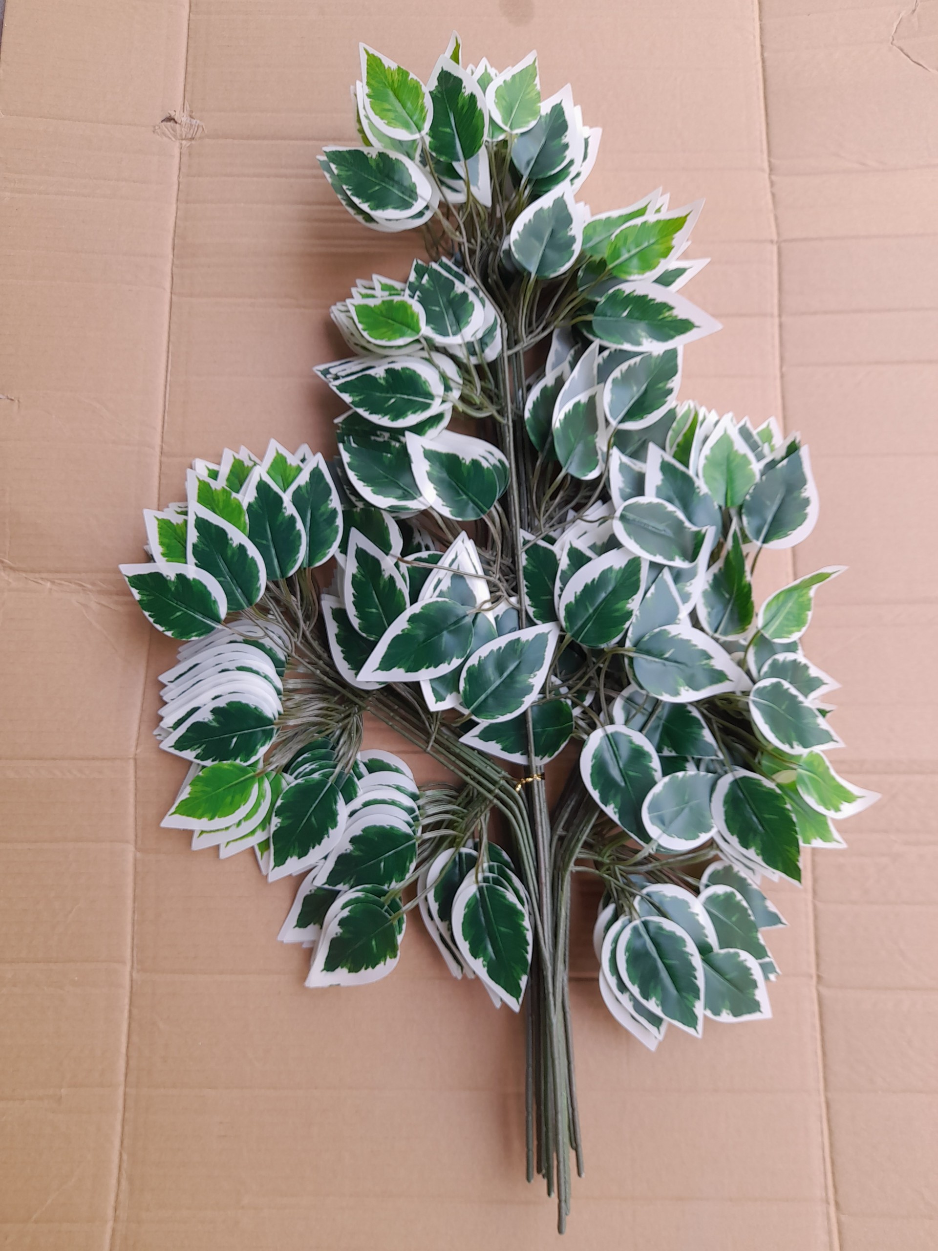 Sỉ 1 bó lá si xanh gồm 12 cành trang trí sân vườn tường cỏ - làm cây giả, trang trí nhà cửa- quán-hàng- Lá giả rẻ mà đẹp