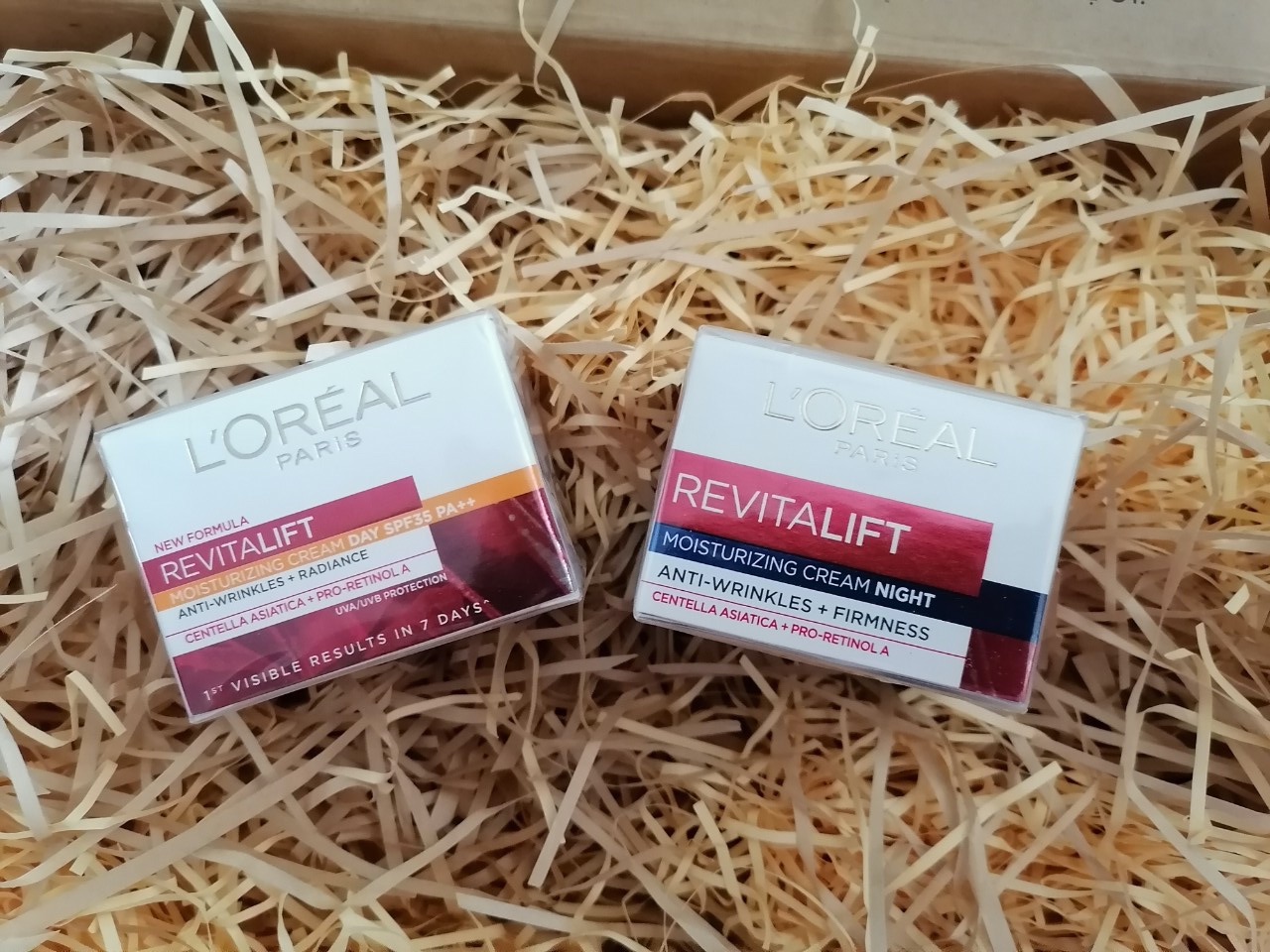 Kem Dưỡng Da Ban Ngày/Ban Đêm Loreal Revitalift 20ml