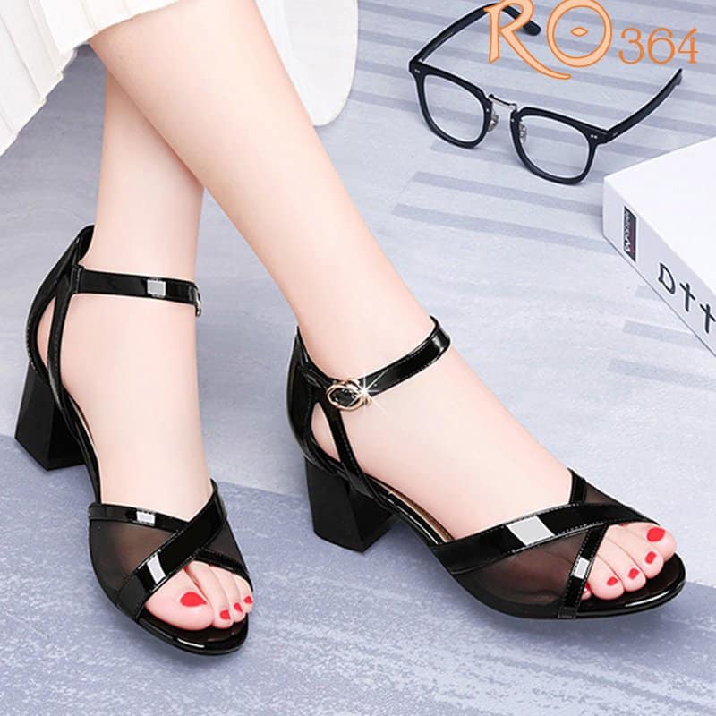 Giày sandal cao gót nữ thời trang Rosata gót vuông 4p da PU cao cấp màu đen sang trọng Ro364 - Bảo hành 12 tháng - Đổi hàng nếu không ưng ý