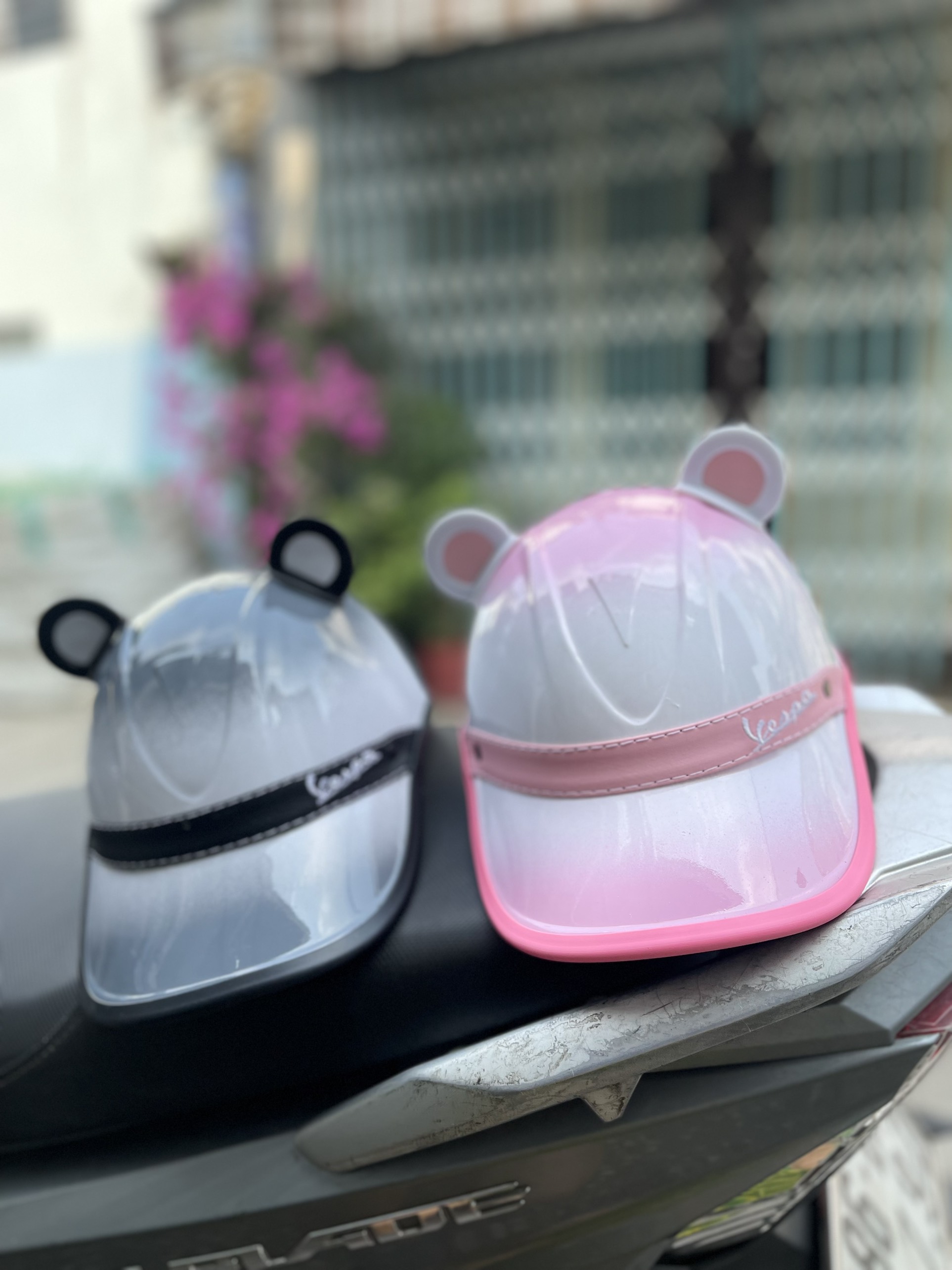 Nón kết vespa pha hai màu có khoét lổ cột tóc+tặng tai gấu gắn nón