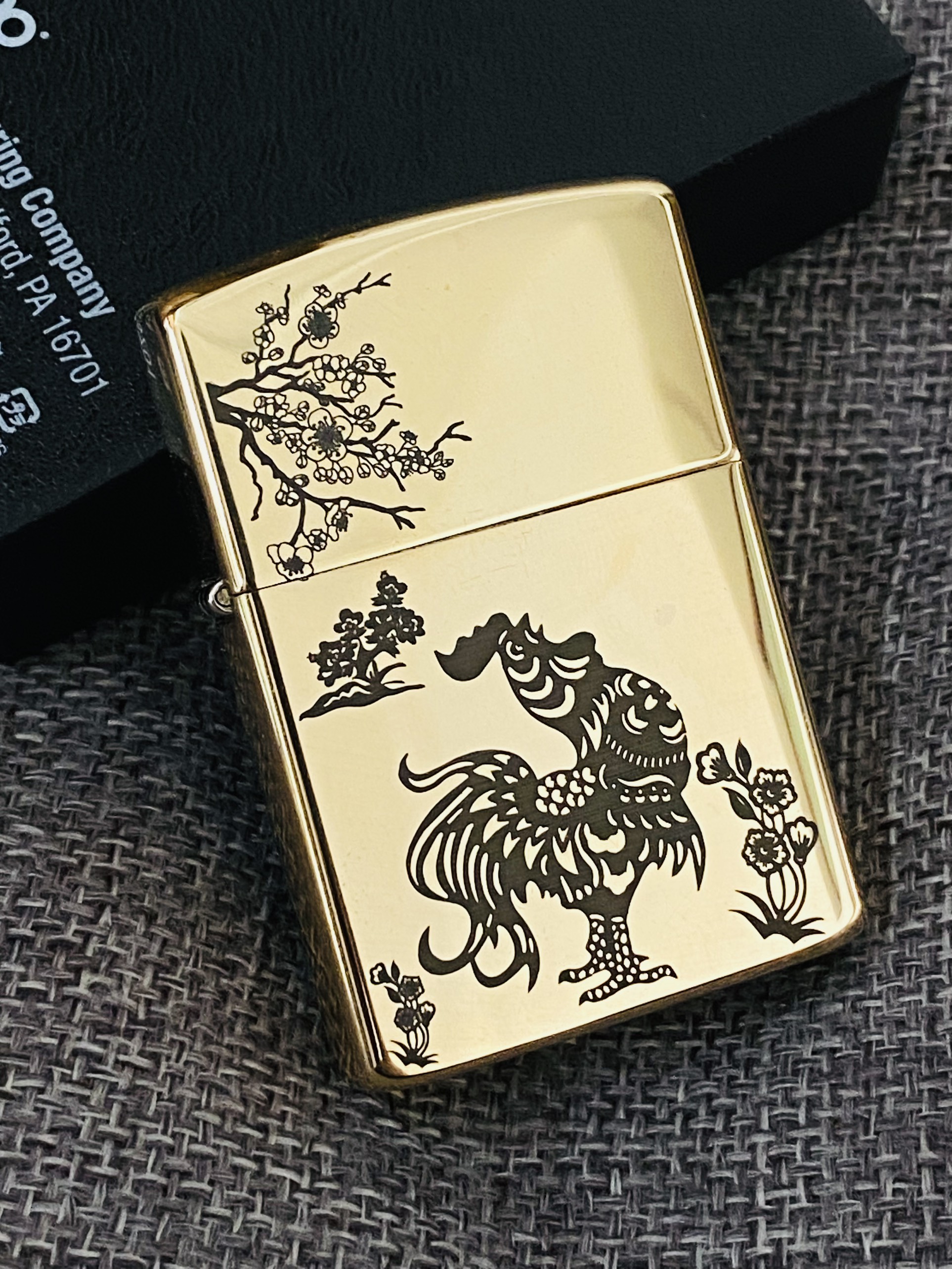 Bật Lửa Zippo La Mã _U.S.A Đồng Nguyên Khối Bộ 12 Con Giáp ((TUỔI DẬU )).(( Kèm Chai Xăng)).