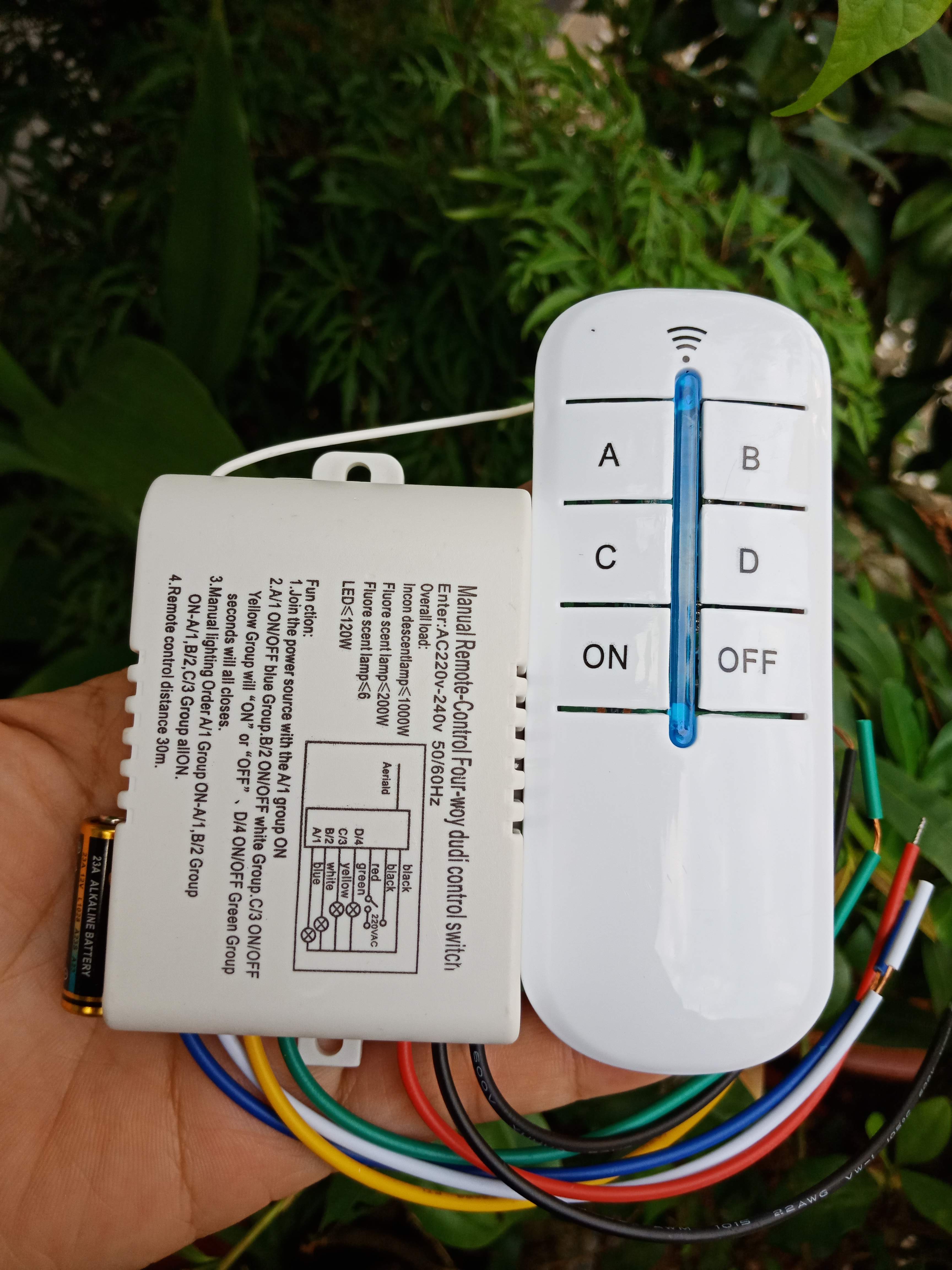 Công tắc điều khiển từ xa bằng remote không dây sóng RF 4 cổng xuyên tường