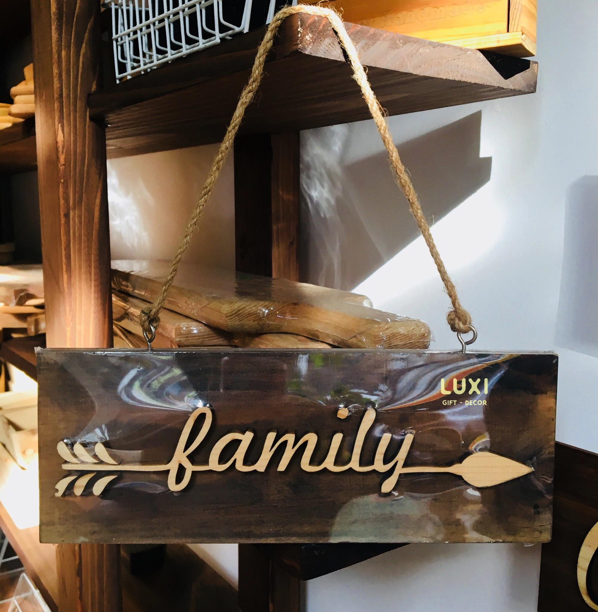 Bảng gỗ chữ treo tường trang trí ( family ) LUXI decor