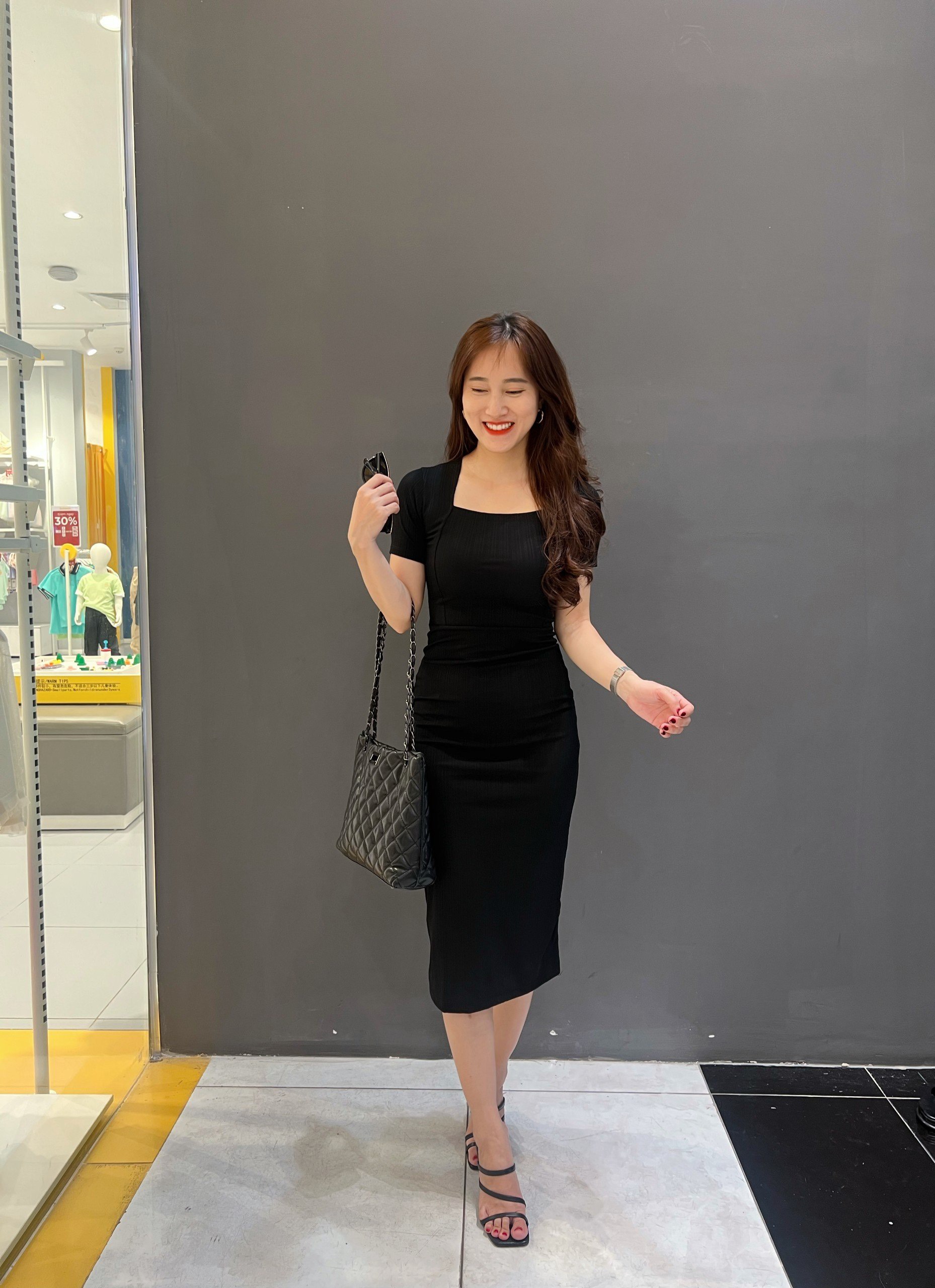 Đầm thun gân trung cổ vuông ôm body_Đen