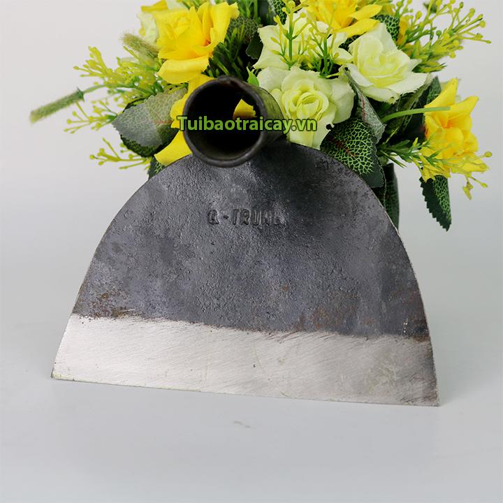 Lưỡi cuốc làm vườn thép rèn không cán loại bé - D67