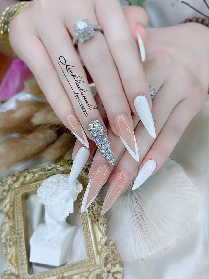 NAILBOX TẶNG KEO DŨA 0447