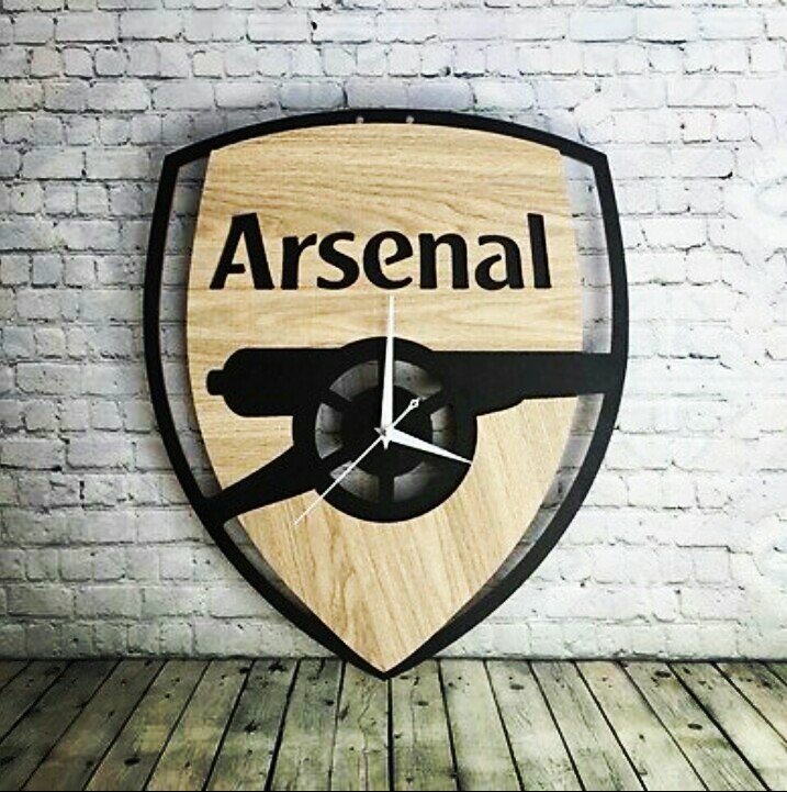 Đồng hồ gỗ treo tường logo bóng đá arsenal