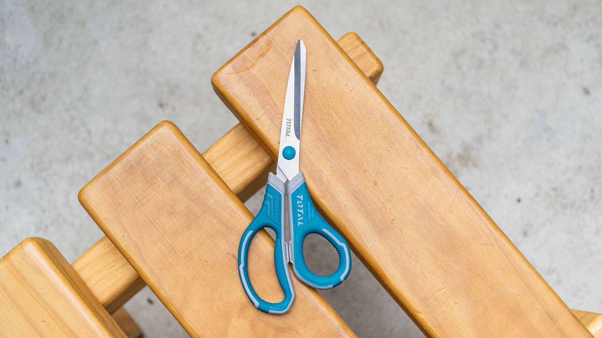 [HCM]Thscrs812001 Kéo 215Mm  Total