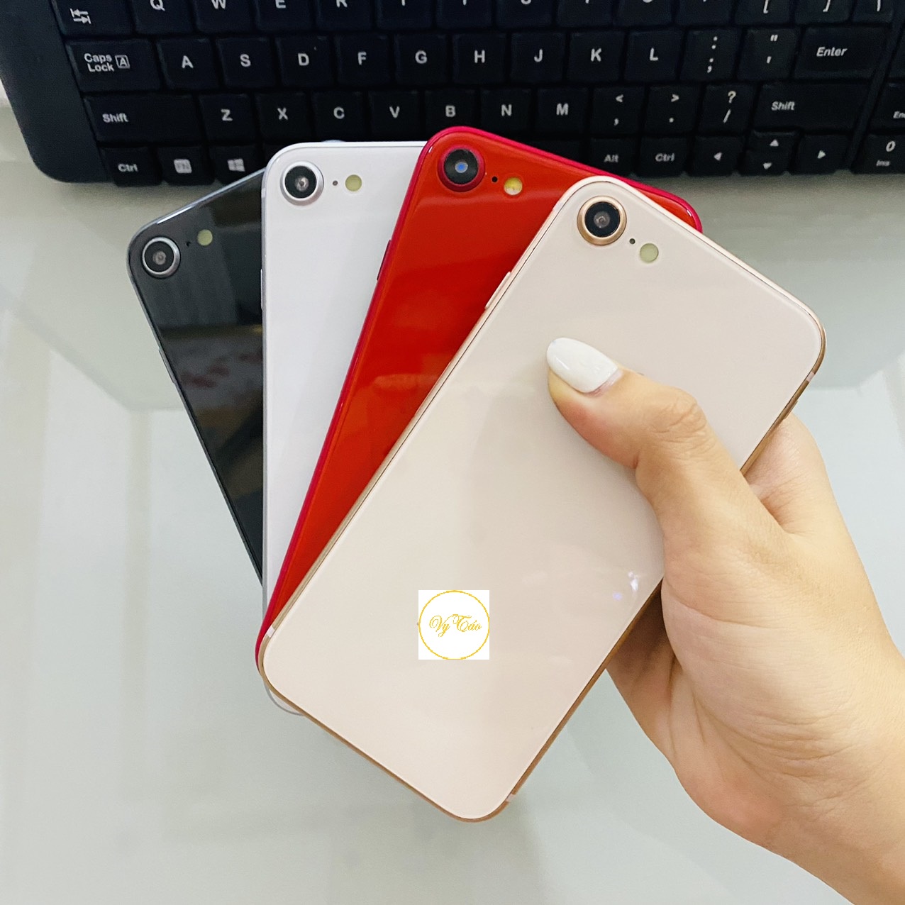 Mô hình trưng bày iphone 8 màu đen, đỏ, vàng hồng, trắng